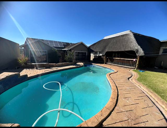 3 BEDROOM FREEHOLD TO LET IN LINDHAVEN